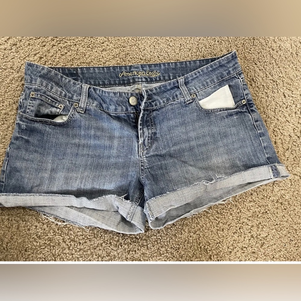 American Eagle Womens Size 14 Super Stretch Denim Jean Raw Hem Roll Up Shorts